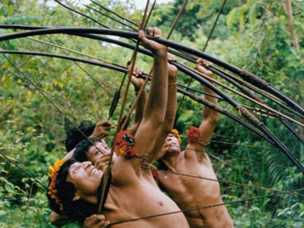 בני שבט האווה (צילום: survival international)