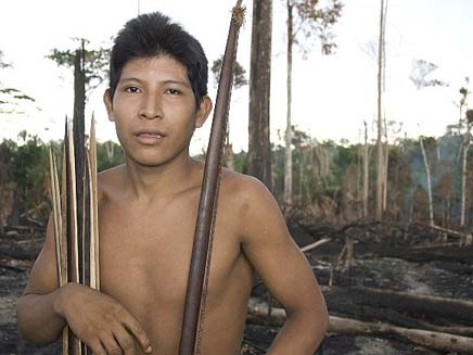 נער בשבט האווה באמזונס (צילום: חדשות 2)