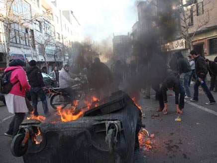 התחדשו המהומות באירן (צילום: רויטרס)