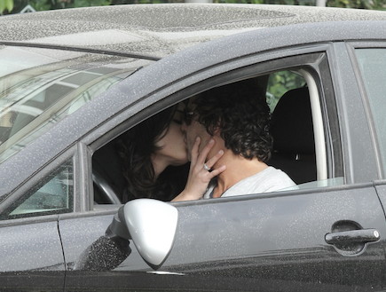 ניר לוי וקארין נפרדים ברכב (צילום: אלעד דיין)