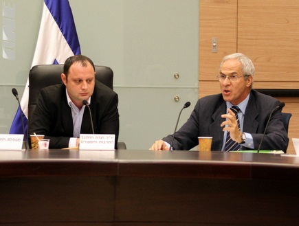 סטרשנוב ואלכס מילר בדיון בכנסת (מור שאולי) (צילום: מערכת ONE)