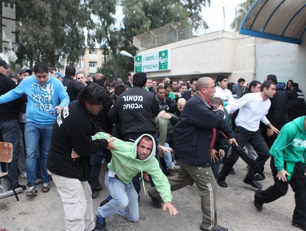 הדוחק בקופות לקראת משחק העונה (עמית מצפה) (צילום: מערכת ONE)