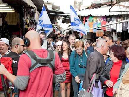 אלכס מורוזוה וליטל סמדג'ה בצילומי פרומו לגמר (צילום: עידן מילמן)