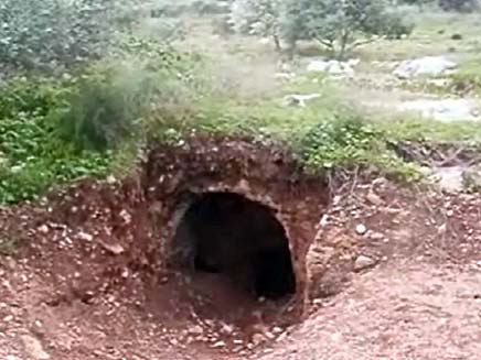 המערה שנחשפה באזור טייבה (צילום: מג"ב)