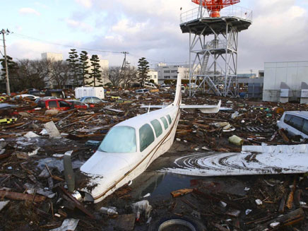 אסון הצונאמי ביפן (צילום: רויטרס)