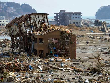 ההרס הרב שהותיר הצונאמי (צילום: רויטרס)