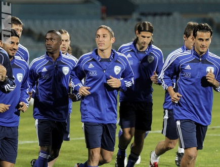 נבחרת ישראל מתכוננת למשחק מול לטביה (יוסי ציפקיס) (צילום: מערכת ONE)