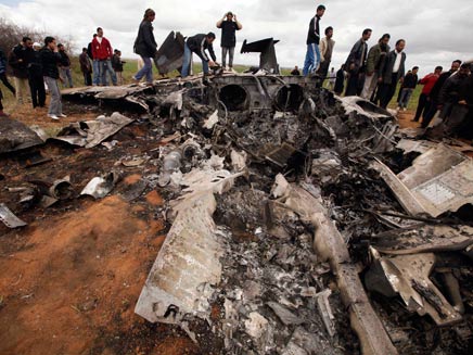 המטוס שהתרסק בלוב, היום (צילום: רויטרס)