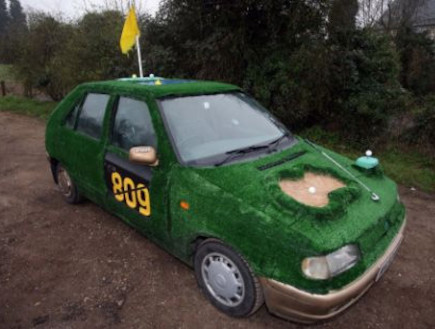 מכונית עם מגרש גולף