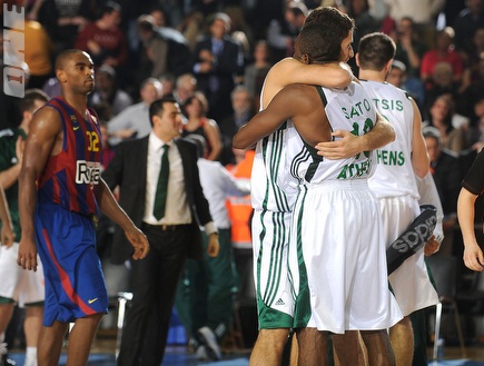 שחקני פאו חוגגים ניצחון בברצלונה (GettyImages) (צילום: מערכת ONE)