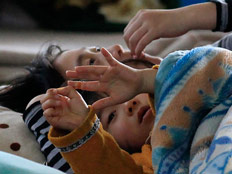 עתידה של יפן , במקלטי סיוע (צילום: AP)