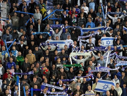 אוהדי נבחרת ישראל בבלומפילד (שי לוי) (צילום: מערכת ONE)