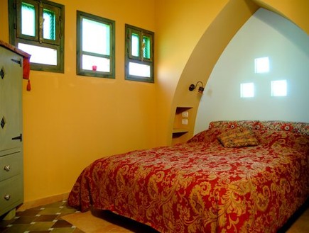 חדר שינה צימר ארמון בחול (צילום: סשה אלכוב,  יחסי ציבור )