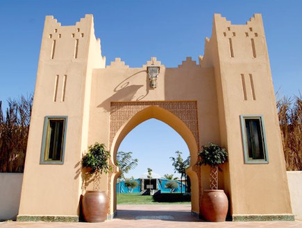 כניסה לצימר ארמון בחול (יח``צ: סשה אלכוב,  יחסי ציבור )