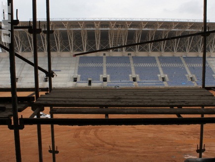האצטדיון החדש בפתח תקווה. לוזון גאה באצטדיונים החדשים (מור שאולי) (צילום: מערכת ONE)