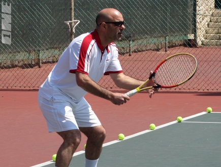 בלום ברמת השרון (לידור גולדברג, המרכז לטניס) (צילום: מערכת ONE)