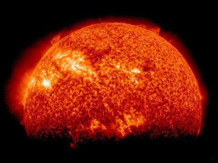 ליקוי חמה חלקי בצילום מקרוב (צילום: NASA)