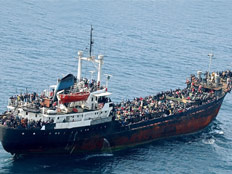 ספינת מהגרים, ארכיון (צילום: AP)