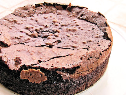 עוגת שוקולד לפסח - העוגה השלמה (צילום: דליה מאיר, קסמים מתוקים)