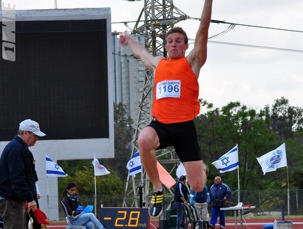 אנטולי מיננקו בדרך הבטוחה למדליה (צילום: מערכת ONE)