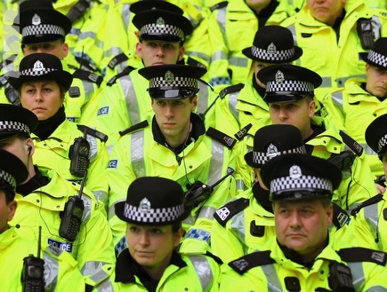 שוטרים בסקוטלנד. פחות עבודה שקשורה לכדורגל (רויטרס) (צילום: מערכת ONE)
