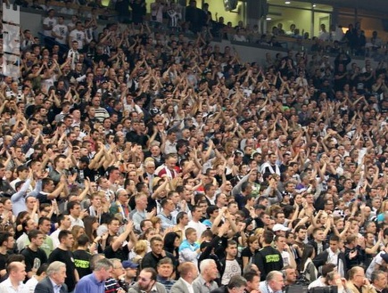 הקהל של פרטיזן. זכה בתואר אירופי (שרון קביליו) (צילום: מערכת ONE)