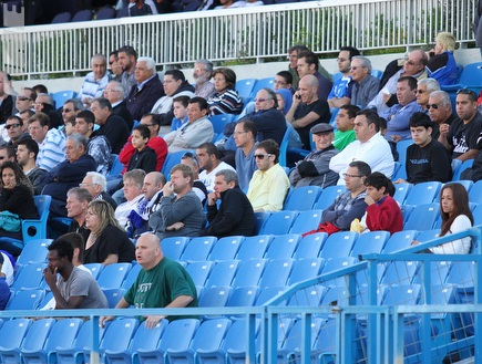 לכל מטילי הספק, הנה ההוכחה: היו צופים באצטדיון רמת גן (שי לוי) (צילום: מערכת ONE)