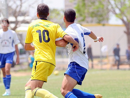 מואנס דבור נאבק עם ליאור ברגיג (ליאור טימור) (צילום: מערכת ONE)