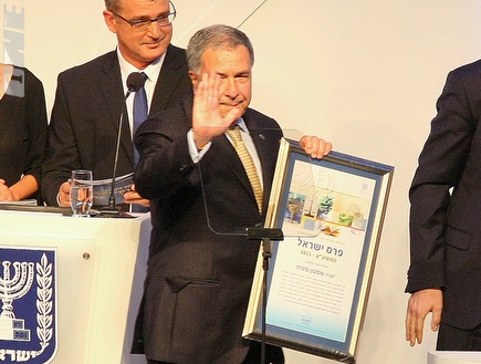 שמעון מזרחי מקבל את פרס ישראל (משה חרמון) (צילום: מערכת ONE)