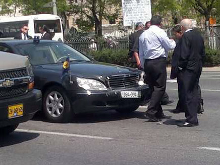 הרכב הדיפלומטי, היום לאחר התאונה (צילום: סוכנות הידיעות חדשות 24)