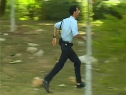 צפו: החשוד ברצח משחזר ומתנדב המשטרה נמלט (צילום: חדשות 2)