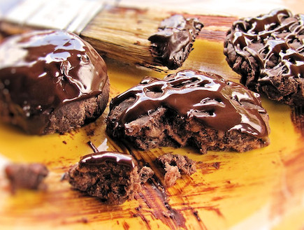 עוגיות שוקולד ללא אפייה (צילום: דליה מאיר, קסמים מתוקים)