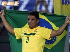 רונאלדו נפרד מנבחרת ברזיל (רויטרס) (צילום: מערכת ONE)
