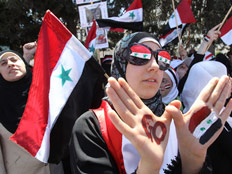 מפגינים בסוריה, ארכיון (צילום: רויטרס)