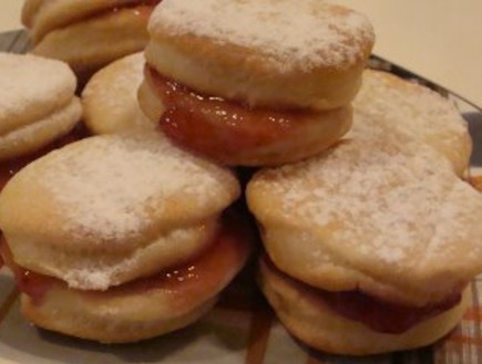 עוגיות סנדוויץ' עם ריבה (צילום: רוני מנדלמן)