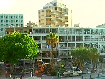 ביניין הדירות שהתפוצץ אמש בנתניה (צילום: חדשות 2)