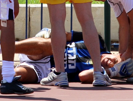 קובי בלדב נאנק מכאבים בטורניר (שי לוי) (צילום: מערכת ONE)