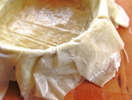 עוגת גבינה וחלבה - הפילו מסודר בתבנית (צילום: דליה מאיר, קסמים מתוקים)