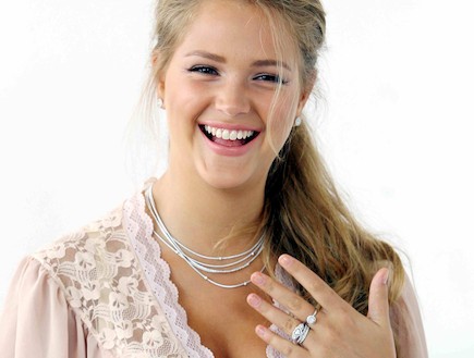 אסתי גינזבורג לטבעות נישואין של מילר, 2011 (צילום: עודד קרני)
