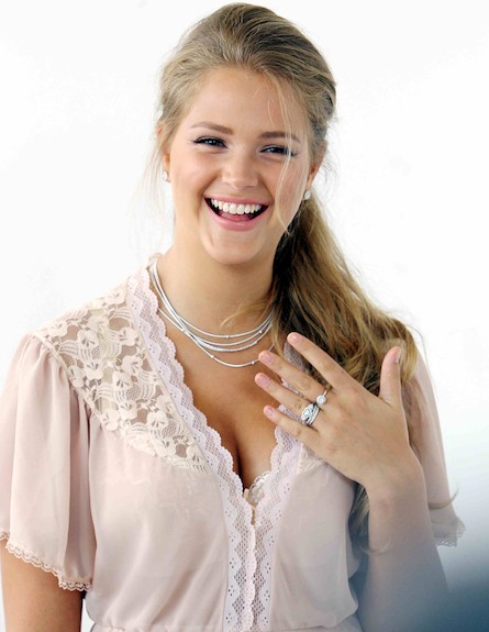 אסתי גינזבורג לטבעות נישואין של מילר, 2011 (צילום: עודד קרני)