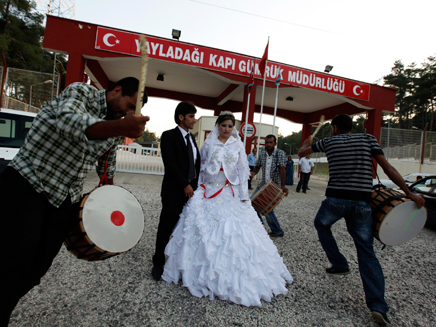 חתונה סורית בטורקיה (צילום: רויטרס)
