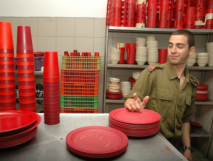 חייל גולני (צילום: אורי ברקת, עיתון "במחנה")
