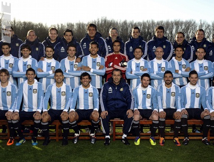 ארגנטינה בצילום קבוצתי לפני הקופה. המארחת רוצה גביע (רויטרס) (צילום: מערכת ONE)