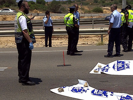 זירת התאונה במחלף יבנה, היום (צילום: מוטי בוקצ'ין, זק"א)