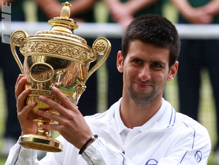 נובאק ג´וקוביץ´ עם הגביע היוקרתי (GettyImages) (צילום: מערכת ONE)