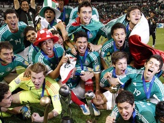 מקסיקו חוגגת זכיה באליפות העולם עד גיל 17 (רויטרס) (צילום: מערכת ONE)