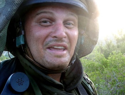 פזם חייל עושה פרצוף מצחיק (צילום: לירון אראל)