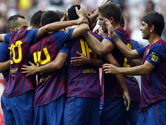 שחקני ברצלונה חוגגים את הניצחון (רויטרס) (צילום: מערכת ONE)