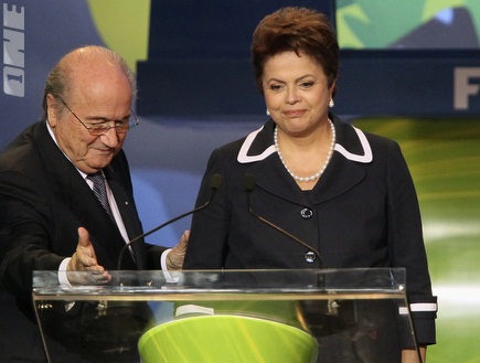 נשיאת ברזיל עולה לנאום (רויטרס) (צילום: מערכת ONE)