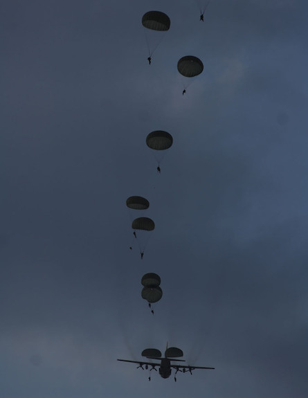 צנחן (צילום: דובר צה"ל, באדיבות גרעיני החיילים)